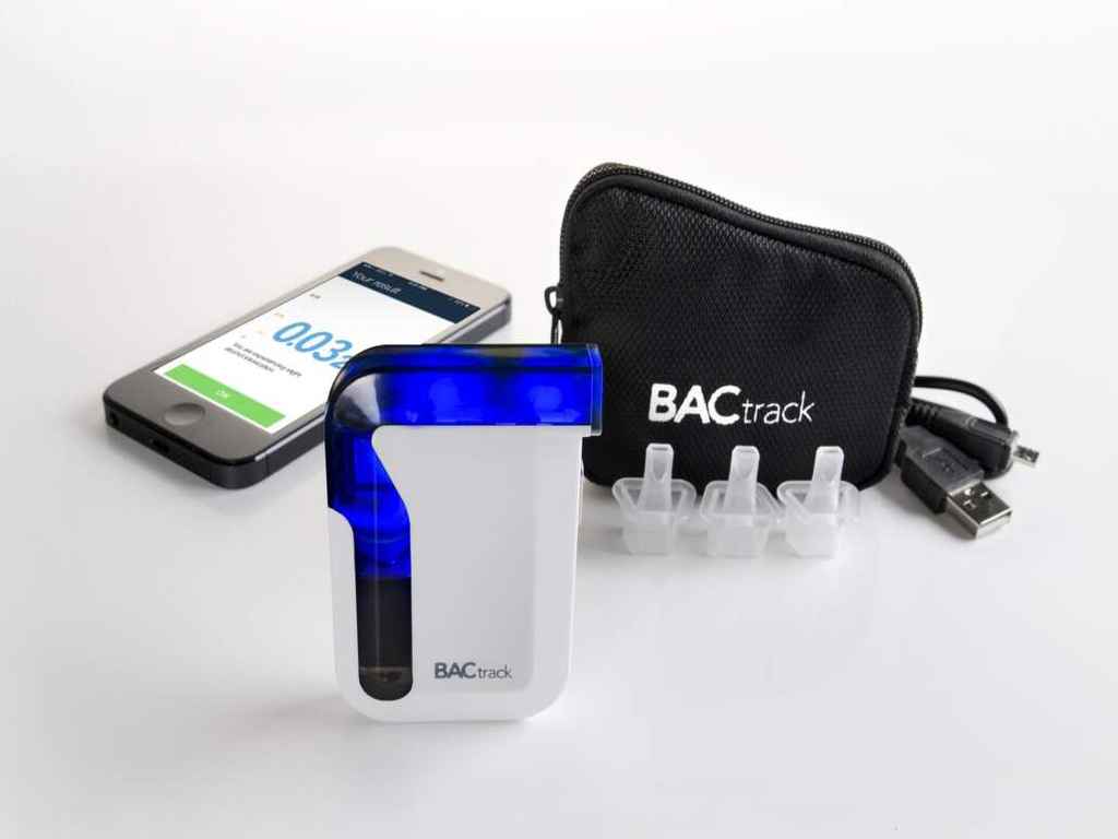 Smartphone, breathalyser, three mouthpieces, pouch bag, and USB cord
